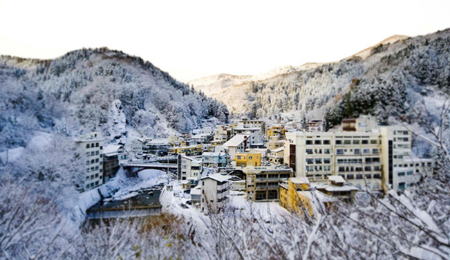 土湯温泉町全景　photo by : Kazuyuki Miyamoto