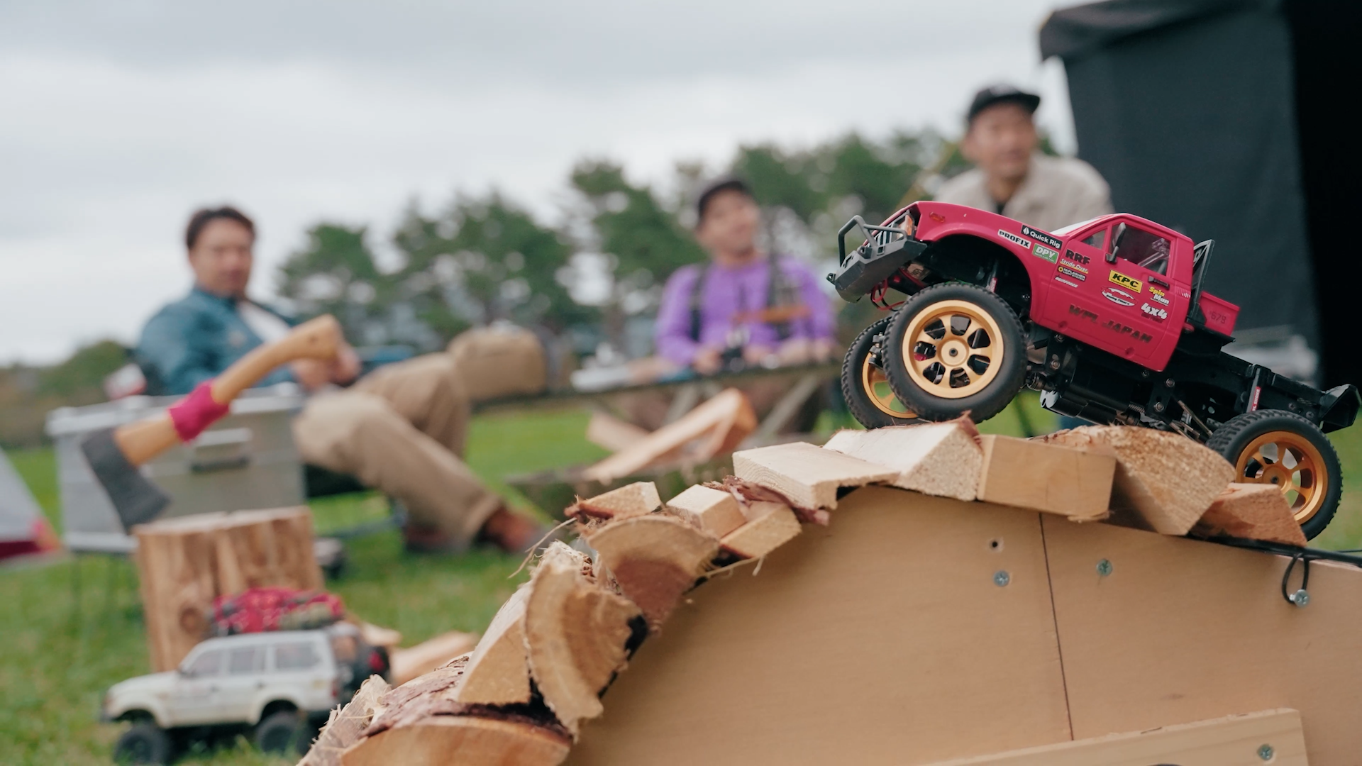手のひらサイズの本格RCカー「WPL JAPAN」の特設クローラーコースが